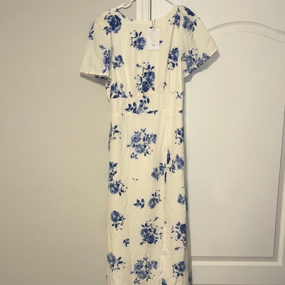 Sugarlips Dresses & Skirts - Sugarlips Blue Floral Cream Maxi Dress